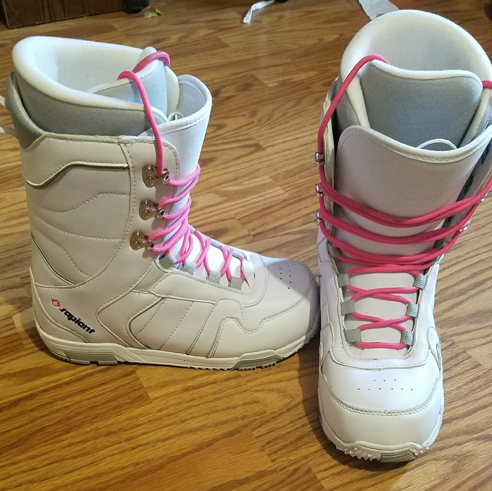 Women's snowboarding boots